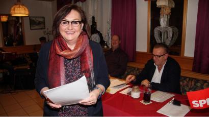 Bild: wro
Nicole Fürst stellte bei einer Wahlversammlung des SPD-Ortsvereins Fuchsmühl sich und ihre Ziele vor.