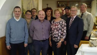 Bild: exb
Die geehrten Mitglieder (von links): Gottfried Jäger, Petra Günthner, Gerald Härtl, Roland Günthner, Ulrike Wurm, Heidi Schuller, Josef Rosner, Mario Proksch, Bürgermeister Max Bindl und Vorsitzender Reinhard Wurm.