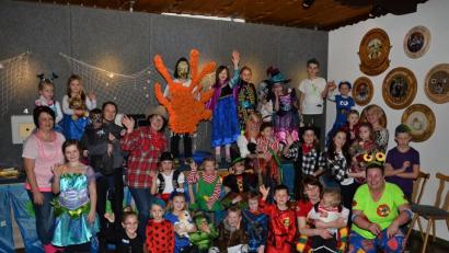 Bild: fjo
Ein bunt verkleidetes Narrenvolk der jüngsten Generation vergnügt sich beim Kinderfasching im Frankenreuther Schützenhaus.