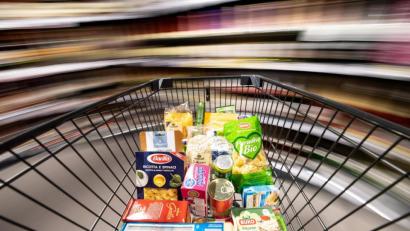 Bild: Fabian Sommer
Die großen Handelsketten wie Rewe und Edeka haben zuletzt besser abgeschnitten als die Discounter. Foto: Fabian Sommer/dpa