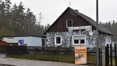 Bild: hcz
Im Jahr 2021, am Ende der Neubau-Phase, wird das bisherige Hauptgebäude des Tierheims verschwinden. Park- und Stellplätze werden dann dort geschaffen.