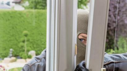Symbolbild: Erwin Wodicka
In Krumbach bei Amberg hat ein Einbrecher ein Einfamilienhaus nach Bargeld und Wertgegenständen durchsucht.