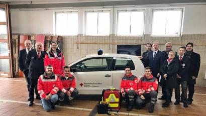 Bild: jma
Philipp Mangold (vorne rechts) und sein Team nehmen nach dem offiziellen Startschuss für die HvO Haidenaabtal in Mantel den Dienst auf.