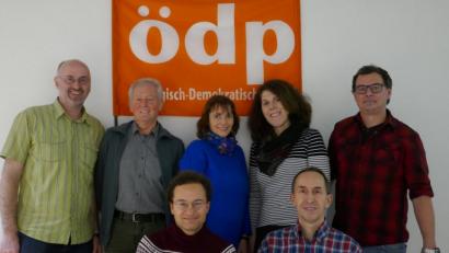 Bild: exb
Für den Kreistag hat erstmals die ÖDP eine Vorschlagsliste zur Kommunalwahl eingereicht. Auf dem Bild sind: (von links) Wolfgang Kunz, Hermann Philipp, Robert Lechner, Angela Frank, Magdalena Becher, Gerald Schmid, Erhard Siller.
