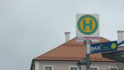 Bild: rn
An der RBO-Haltsstelle am Karlsplatz besteht auch Zusteigemöglichkeit für das Baxi des Landkreises.