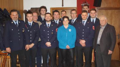 Bild: slh
Neuwahlen standen im Mittelpunkt der Jahreshauptversammlung der Feuerwehr Guteneck. Unser Bild zeigt die neue Führungsmannschaft.
