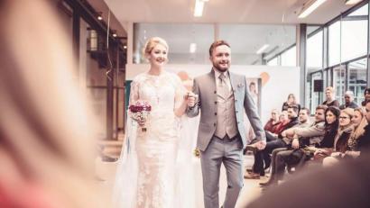 Bild: Michael Golinski
So sehen aktuelle Trends für Braut und Bräutigam aus.