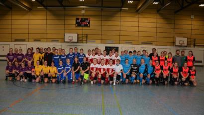 Bild: jr
Sechs Teams traten bei einem Damen-Fußballturnier an.