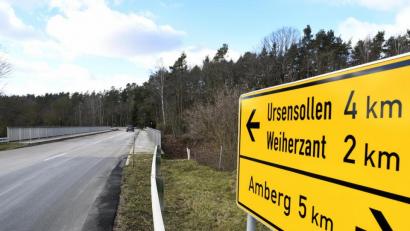 Bild: Petra Hartl
Bei Ullersberg führt eine Brücke über die Bundesstraße 299. Hier wäre die Zufahrt zum interkommunalen Gewerbegebiet entstanden.