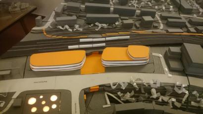 Bild: ass
Ein futuristischer Entwurf für einen neuen Bahnhof. Ob er in dieser Weise erneuert wird, steht in den Sternen. Doch es bewegt sich etwas: Die Bahn startet die Planung für einen Durchstich vom Kaufhaus Wöhrl bis zur Ruoffstraße.