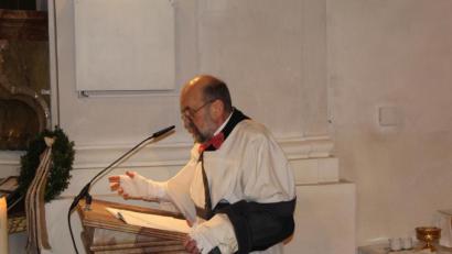 Bild: soj
"Faschingsprediger" Rudi Rubenauer in der Kirche Sankt Ägidius Ebnath.