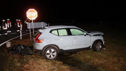 Bild: wro
Auf der Bundesstraße 299 bei Reuth bei Erbendorf kam es am Donnerstagabend zu einem Unfall. An den beiden beteiligten Autos entstand Totalschaden.