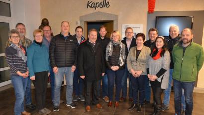 Bild: jr
Eine SPD-Delegation um Bürgermeisterkandidat Johann Brandl (Siebter von links) und Landratskandidat Thomas Döhler (Fünfter von links) besuchte das Phönix-Senioren- und Pflegezentrum in Mitterteich. Einrichtungsleiterin Mihaela Rupp (Fünfte von rechts) lieferte umfassende Informationen.
