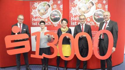 Bild:  Kathrin Schmidt/exb
Der Förderverein Klinik für Kinder und Jugendliche am Klinikum St. Marien freut sich über 13 000 Euro (von links): Sparkassen-Stiftungsexperte Edgar Rauch, die Flika-Vorsitzenden Michaela Leitl und Margit Meier sowie Vorstandsvorsitzender Dieter Meier und Vorstandsmitglied Alexander Düssil.