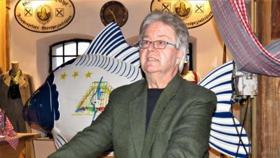 Bild: ubb
"Mein Ratschlag wird nicht immer angenehm sein", versprach Hans Klupp, bekannt als Kämpfer für die Teichwirtschaft, lachend bei seiner Verabschiedung seinen Nachfolgern, die sich wünschten, dass er ihnen im Hintergrund erhalten bliebe.