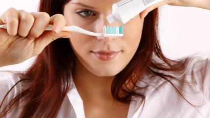 Bild: Knut Wiarda – stock.adobe.com
Sogar das Zähneputzen kann unter Umständen mehr schaden als nutzen.