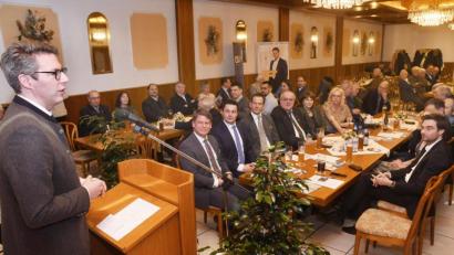 Bild: Gabi Schönberger
Geschlossenheit und Engagement bescheinigt CSU-"General" Markus Blume den Weidener Parteifreunden im Wahlkampf. Blume ist Festredner beim Ehrenabend am Freitag im Rothenstädter Lehnersaal.