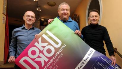 Bild: Stephan Huber
Kinobetreiber Andreas Wörz, Kulturvereinsvorsitzender Thomas Binder und sein Stellvertreter Eugen Burger (von links) präsentierten das Programm zum ersten Dokumentarfilmfestival in Amberg.