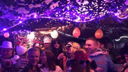 Bild: cro
Der Sportlerfasching ist nach wie vor ein Renner. Ausgelassene Stimmung herrscht im voll besetzten Sportheim hinter der Burg.