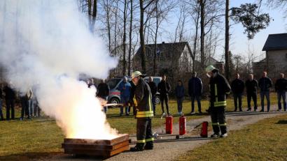 Bild: egl
Vorführung Metallbrand: Aluminium in Vollbrand.
