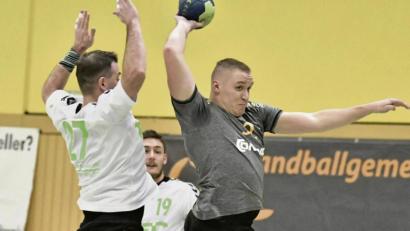 Bild: zg
Ein wuchtiger Sprungwurf des tschechischem Rückraumspielers der HG Amberg, David Zilak (rechts am Ball), vom Forchheimer Kreis. Am Ende gaben die Amberger eine Halbzeitführung noch her.