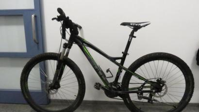 Dieses Fahrrad steht derzeit bei der Schwandorfer Polizei. Der Besitzer soll sich dort melden.