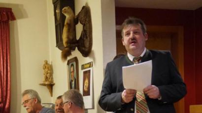 Bild: weu
Reinhard Kreuzer, der gemeinsame Bürgermeisterkandidat der „Freien Wählergemeinschaft Schönsee und Umgebung“ und der „Freien Wählergruppe Schönsee-Ost“ stellt sich und seine Ziele vor.