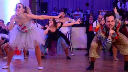 Bild: Kunz
"This used to be a funhouse" - Die Weidener Garde beim Showtanz.