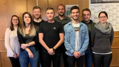 Bild: bk
Sie bilden das Führungsteam der Kirwagemeinschaft (von links): Natalie Weig, Julia Rauscher, Dominik Rudlof, Christian Rauscher, Tobias Reiter, Tobias Schmidt, Alexander Gilch und Christina Rodler.