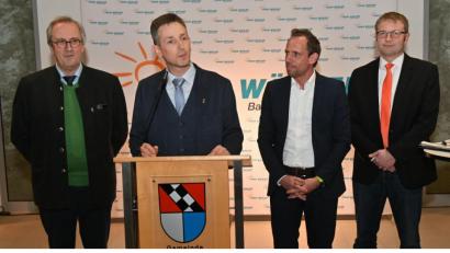 Bild: gf
Beim Besuch in Ursensollen (von links): Bürgermeister Franz Mädler, FW-Bürgermeisterkandidat Albert Geitner, Umweltminister Thorsten Glauber und der FW-Landratskandidat Hans Martin Grötsch.