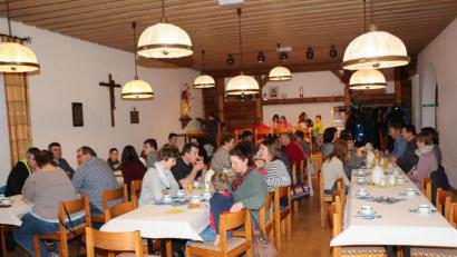 Bild: rpp
Das kulinarische Angebot ließ keine Wünsche offen. Bis weit in den Vormittag hinein genossen die Familien die unbeschwerte Zeit.