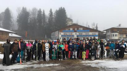 Bild: bkr
Erst auf der Hohen Save fanden die Teilnehmer an der Skitag der Jungen Union genügend Schnee vor.