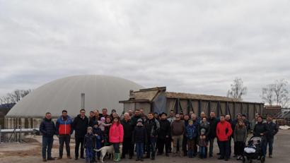 Bild: gz
Enorme Resonanz fand die Einladung zur Besichtigung der Biogasanlage in Thomasgschieß.