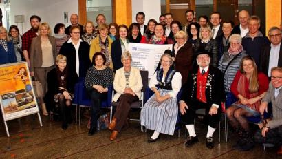 Bild: R. Kreuzer
Viele Vereine und Verbände, Schulen und Kindergärten erhalten einen Teil der 13250 Euro aus dem Gewinnsparen der Volksbank Raiffeisenbank.