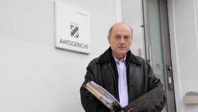Bild: Thomas Dobler
Walter Ratzkes Mandatin wartet seit dreieinhalb Jahren auf ein Verfahren vor dem Amtsgericht Schwandorf – bislang vergeblich. Der Jurist wirft der Behörde Versagen vor.