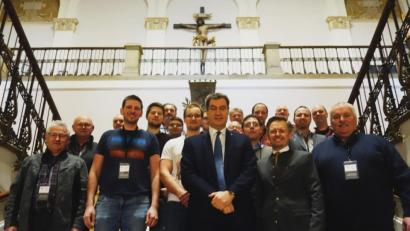 Bild: exb
Die Besucher aus Beidl mit Ministerpräsidenten Markus Söder und Landtagsabgeordneten Tobas Reiß.