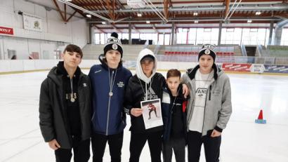 Bild: exb
Auf dem Eis richtig schnell sind (von links) Pascal Gleixner, Luca Maschke, Felix Salzhuber, Korbinian Salzhuber und Alexander Schneider.