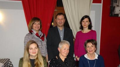 Bild: hm
Dankurkunden des Sankt-Michael-Bundes gab es für langjährigen ehrenamtlichen Einsatz. Vorne von links Michaela Winkler, Margit Hohl und Irmi Sittl sowie (hintere Reihe von links Elisabeth Eger und Stephanie Most. In der Mitte Norbert Auer.