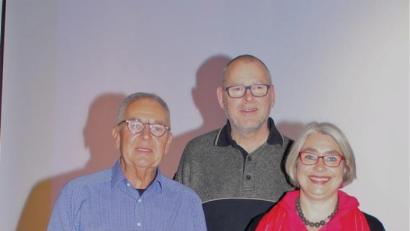 Bild: exb
Georg Franz Fröhler (links) und Andrea Ulrich-Prusko gaben viele Tipps für den Umgang mit Schwerkranken. Jürgen Klein (Mitte) hatte den Vortrag im Kunsthaus vermittelt.