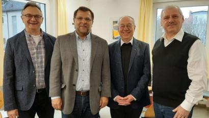 Bild: Franziska Lehmann/exb
Das ist der neue hauptamtliche Vorstand der Amberg-Sulzbacher Caritas (von links): Wolfgang Rattai, Vorstandsvorsitzender Günter Koller, Geistlicher Beirat Ludwig Gradl und Diakon Richard Sellmeyer.