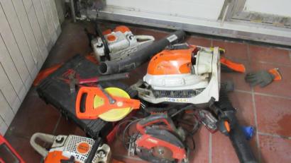 Bild: Polizeipräsidium Oberpfalz
Mehrere gestohlene Arbeitsgeräte findet die Grenzpolizei Waidhaus in einem Fahrzeug.