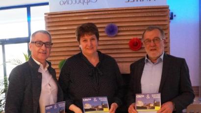 Bild: weu
Bürgermeister Johann Graßl (rechts) und dessen Stellvertreter Richard Brunner freuen sich, mit Anita Forster eine engagierte Bürgermeisterkandidatin zu haben.