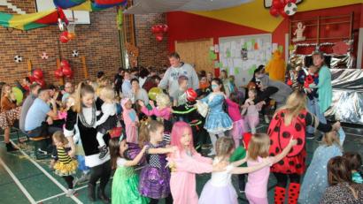 Bild: frd
Beim Tanzen und den Spielen konnten sich die Kinder so richtig austoben und den Fasching in vollen Zügen genießen.
