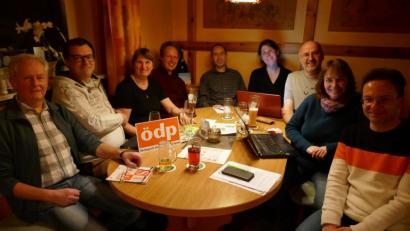 Bild: bec
Die ÖDP-Kreisgruppe hat die Weichen für den Kommunalwahlkampf gestellt. Die Gruppierung hat beschlossen, komplett auf Wahlplakate zu verzichten. Die Partei möchte im Landkreis Tirschenreuth nicht mit Gesichtern, sondern mit Inhalten beim Wähler punkten.