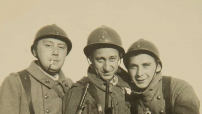 Bild: exb
Léon Poliakov (Mitte) als französischer Soldat 1939.