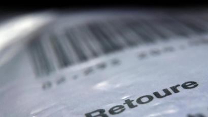 Bild: Karl-Josef Hildenbrand/dpa
Mit den Gesetzesplänen des Bundesumweltministeriums soll der "Trend zum Wegwerfen funktions- und gebrauchsfähiger Ware" gestoppt werden. Nach Angaben des Ministeriums nimmt die Vernichtung von Retour- und Überhangware sowohl im Online-Handel als auch im stationären Handel zu.