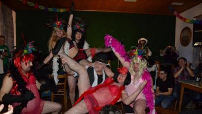 Bild: gi
Die „graziösen Damen“ alias „Hamoner Boum“ entführten das Publikum ins Variété Moulin Rouge nach Frankreich.