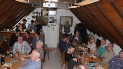 Bild: rpp
Voll besetzt ist das Mockersdorfer Feuerwehrhaus beim Bürgergespräch der CSU-ÜW Neustadt am Kulm.