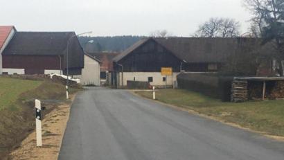 Bild: edo
Die CWG kritisiert die teure Sanierung der Gemeindeverbindungsstraße zwischen Neuzirkendorf und Tagmanns. Die Pläne dafür seien bereits 2015 umsetzbar gewesen.