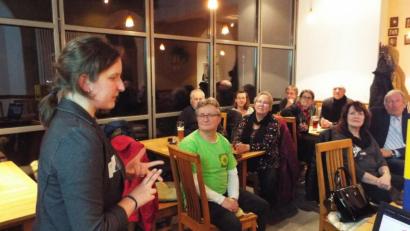 Bild: e
Die städtische Klimaschutzmanagerin Corinna Loewert (links) stand den Grünen Rede und Antwort.